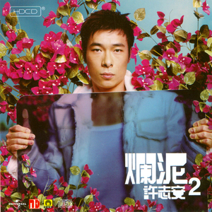 六年级小女孩在洗澡间小便
